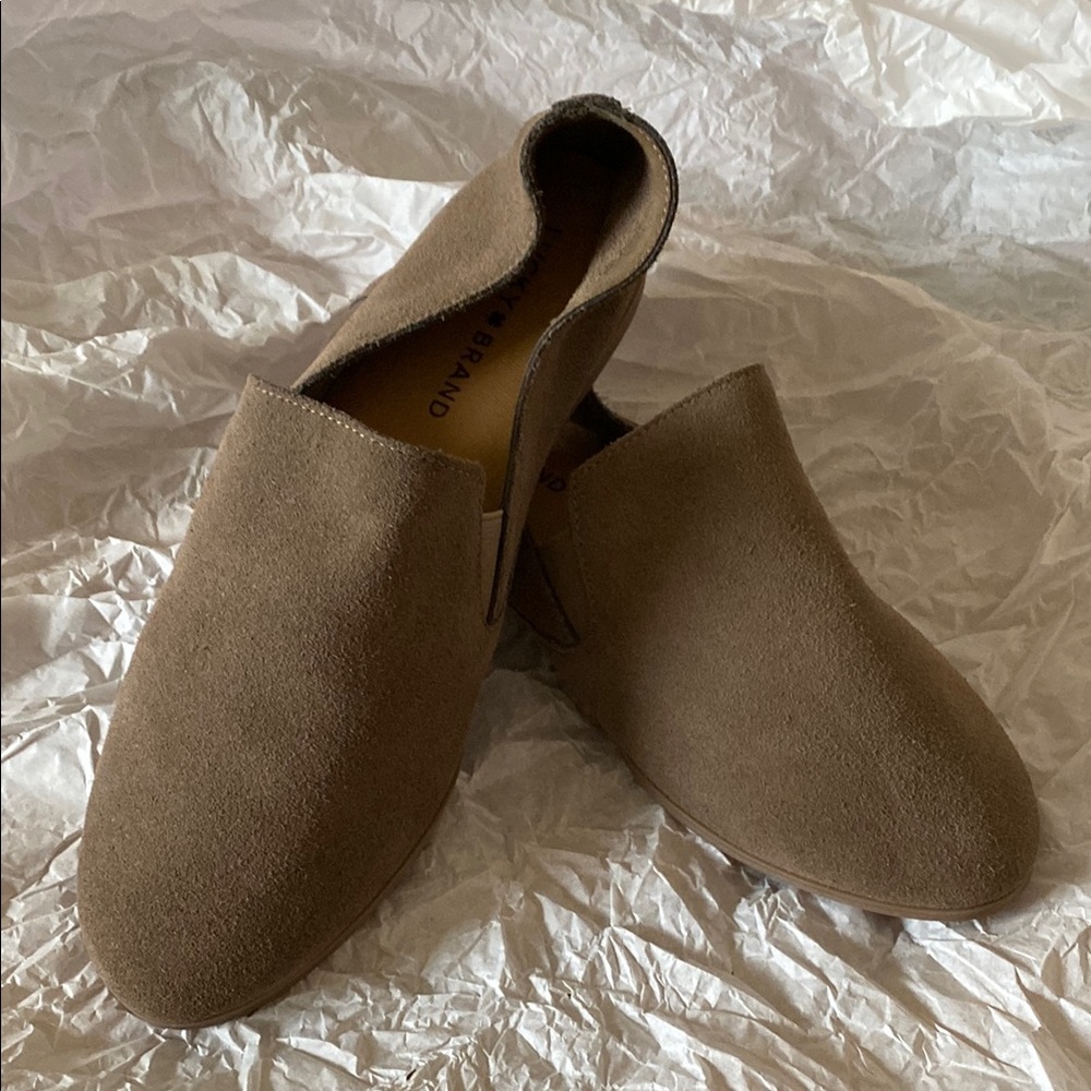 🆕 Lucky Brand Charsa 2 Tan Suede Shies sz 8.5